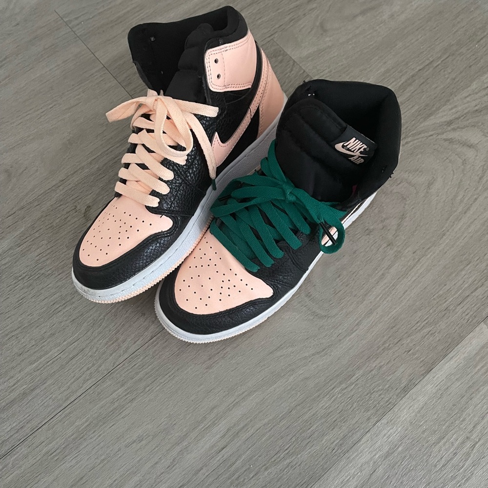 Jordan 1s crimson pink and green - Picture 2 of 2